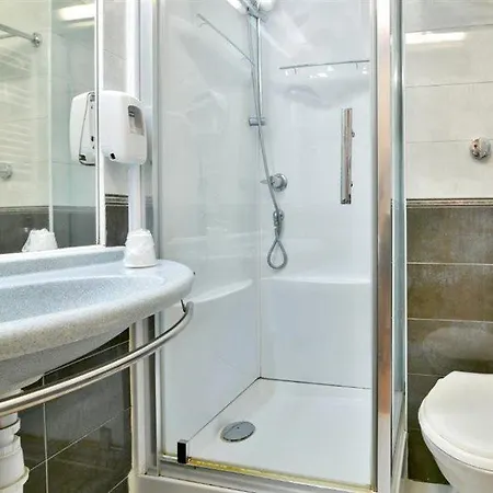 B&B Hotel Bollene Hotel 2*